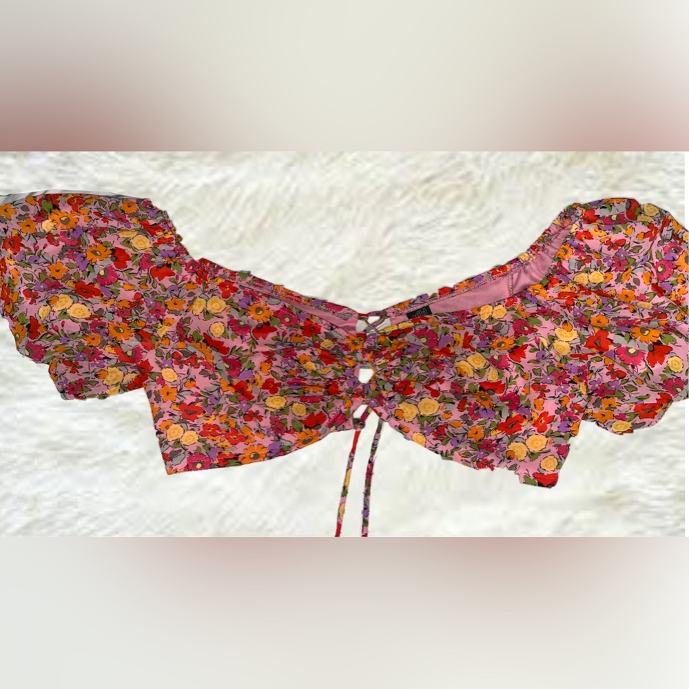 Cute crop floral top